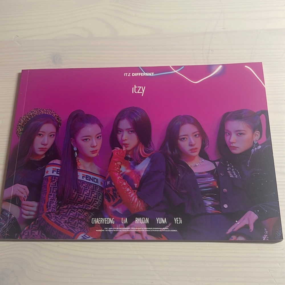 Itzy picture book kpop